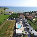 Σπίτι διακοπών Camp Medanic *